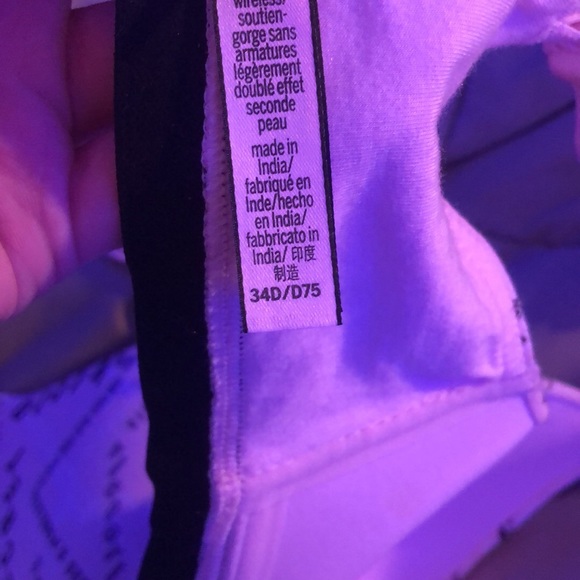 clothes - Picture 9 of 10